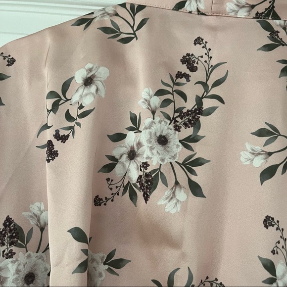Pink floral satin robe size small-medium - Picture 4 of 4